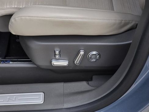 Used 2025 Lincoln Nautilus Reserve AWD/4WD image 31
