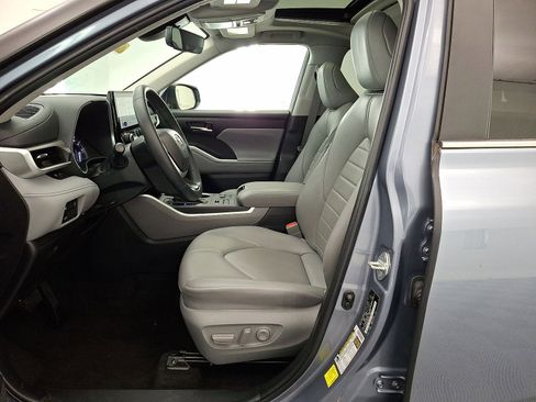 Certified 2023 Toyota Highlander XLE image 11