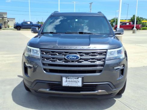Used 2018 Ford Explorer XLT w/ Equipment Group 202A FWD image 7