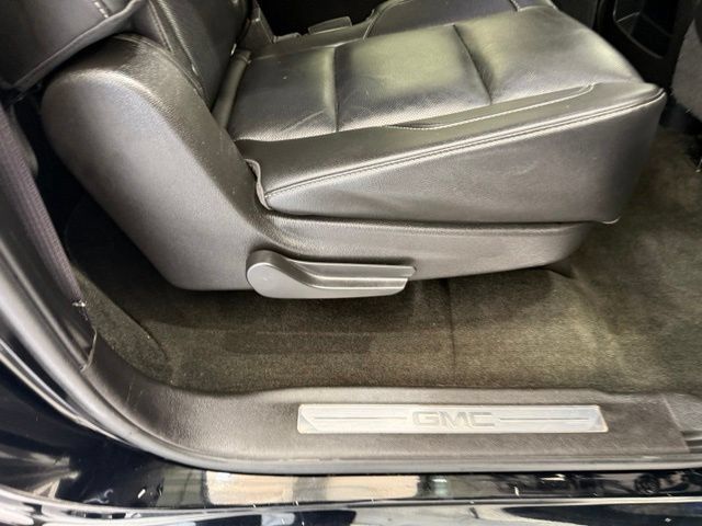 Used 2016 GMC Yukon XL SLT w/ Open Road Package AWD/4WD image 30