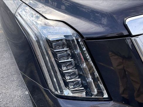 Used 2017 Cadillac Escalade Luxury image 30