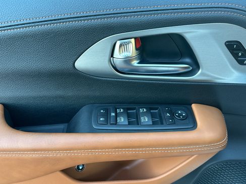 New 2026 Chrysler Pacifica Pinnacle image 11