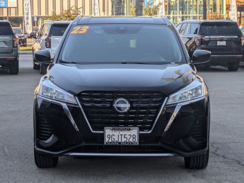 Used 2023 Nissan Kicks SV image 2