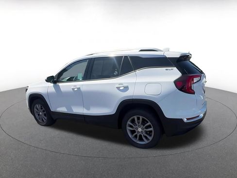Used 2024 GMC Terrain SLT AWD/4WD image 10