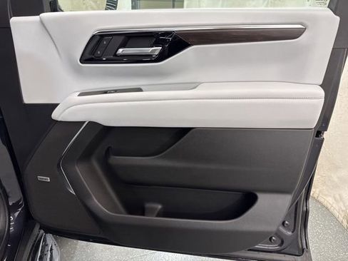 New 2026 Chevrolet Suburban Premier AWD/4WD image 18