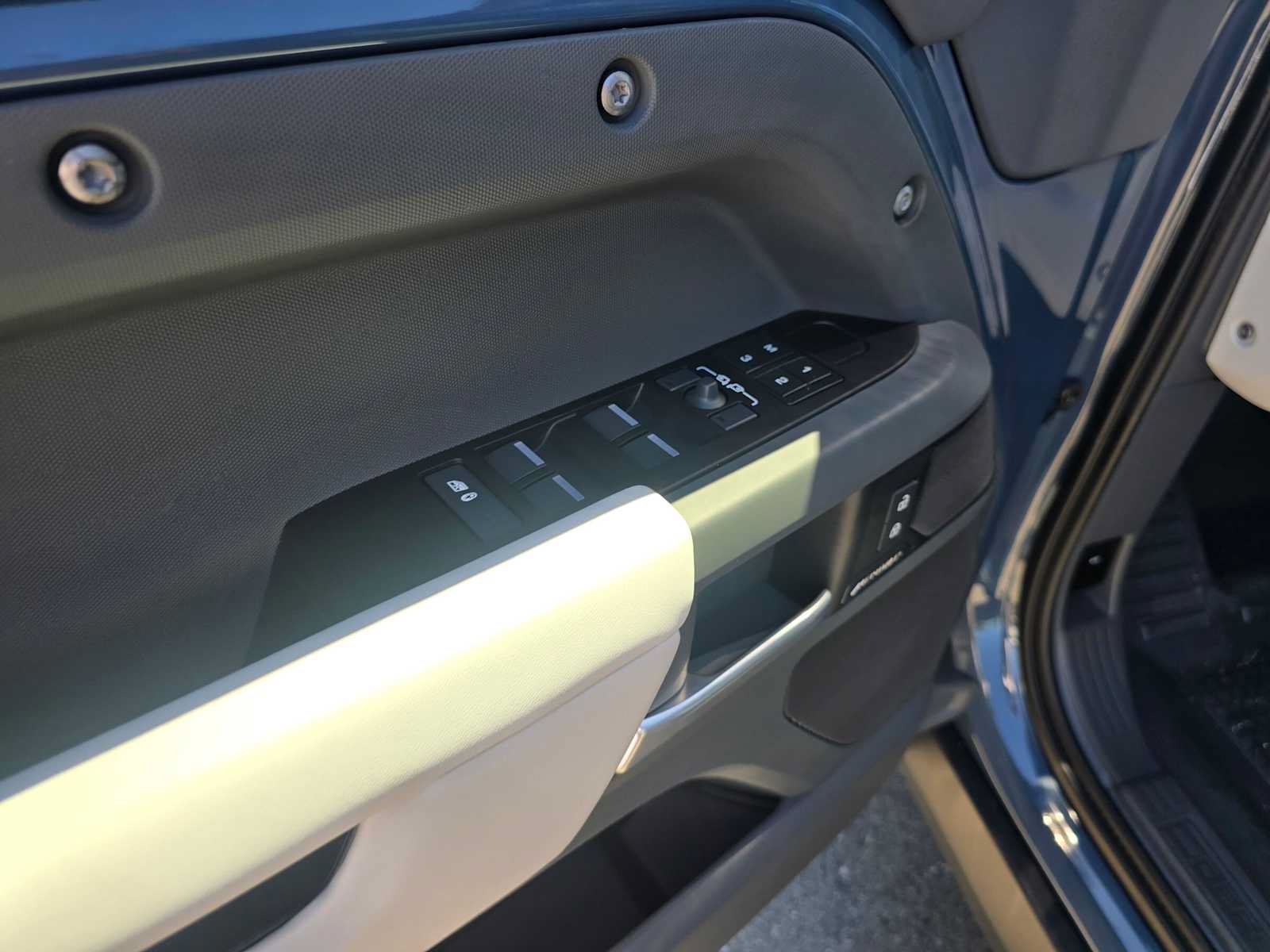 New 2026 Land Rover Defender 110 S AWD/4WD image 20