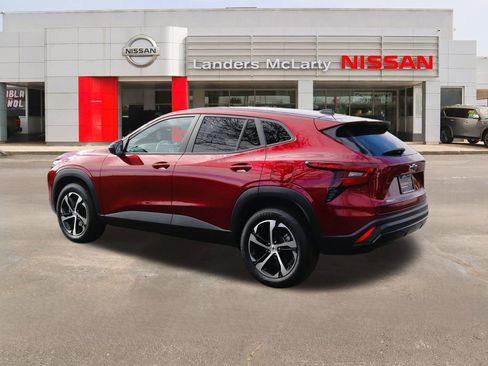 Used 2025 Chevrolet Trax RS w/ Sunroof Package image 4