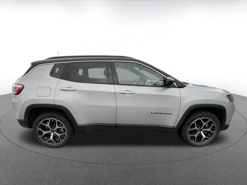 Used 2025 Jeep Compass Limited image 8