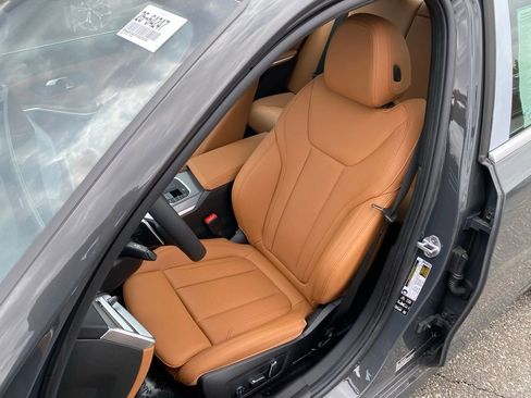 New 2026 BMW 330i xDrive Sedan w/ Premium Package AWD/4WD image 11