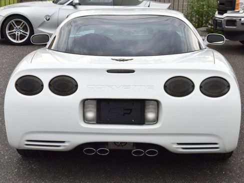 Used 2004 Chevrolet Corvette Coupe w/ Preferred Equipment Group RWD image 5