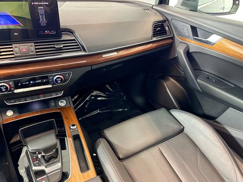Used 2024 Audi Q5 e Premium w/ Convenience Package image 22