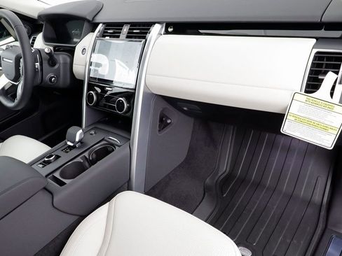 New 2025 Land Rover Discovery S AWD/4WD image 22