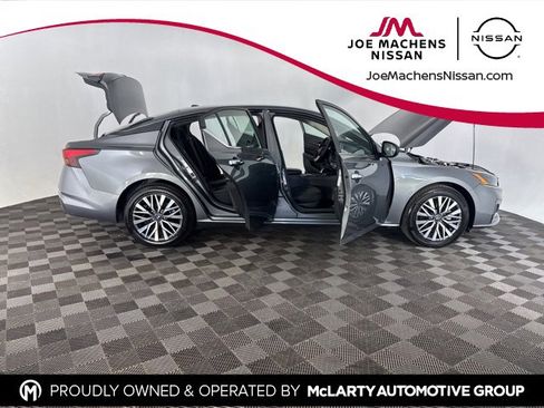 Used 2025 Nissan Altima 2.5 SV image 13