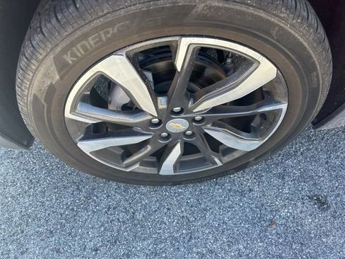 Used 2023 Chevrolet Equinox Premier FWD image 11