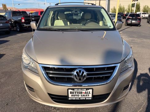 Used 2009 Volkswagen Routan SEL FWD image 7