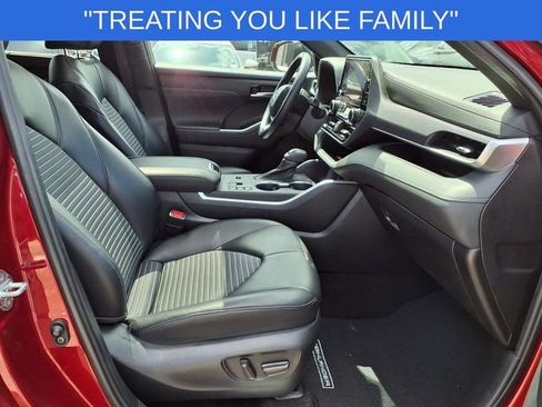 Used 2023 Toyota Highlander XSE FWD image 19