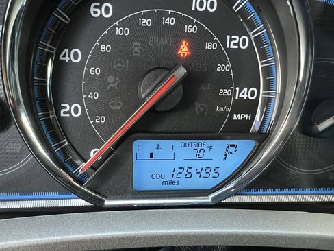 Used 2015 Toyota RAV4 Limited AWD/4WD image 21
