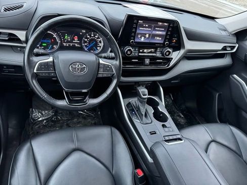 Certified 2020 Toyota Highlander XLE image 11