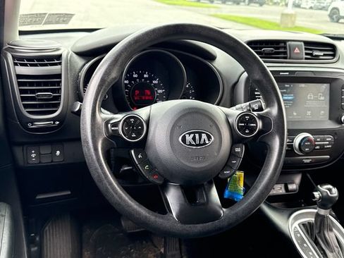 Used 2018 Kia Soul + FWD image 16