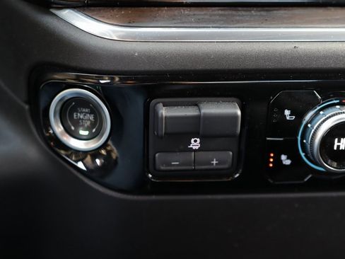 Used 2025 GMC Sierra 1500 SLT image 18