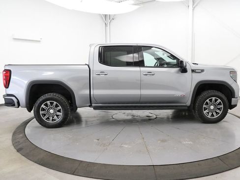 Used 2024 GMC Sierra 1500 AT4 w/ Technology Package AWD/4WD image 8