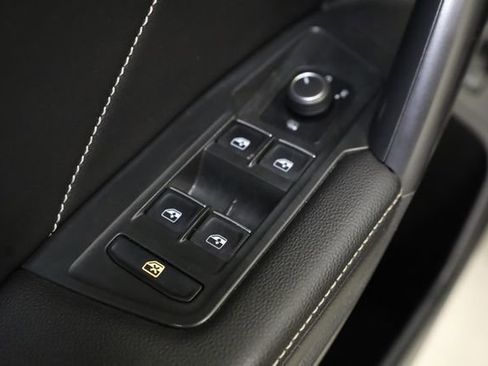 Used 2024 Volkswagen Tiguan SE R-Line image 17