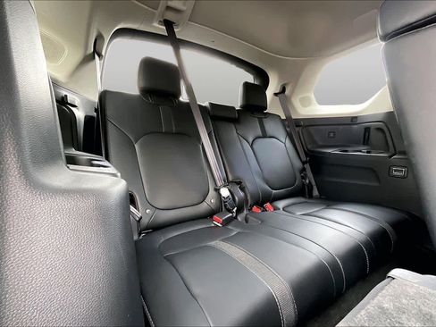 Used 2024 Honda Pilot Touring image 27