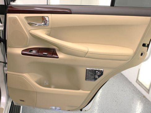 Used 2014 Lexus LX 570 4WD image 44