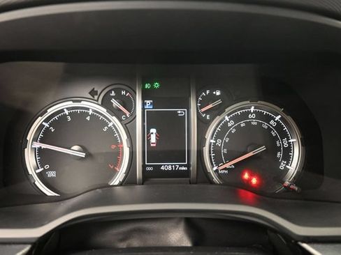 Used 2022 Toyota 4Runner TRD Off-Road Premium AWD/4WD image 17