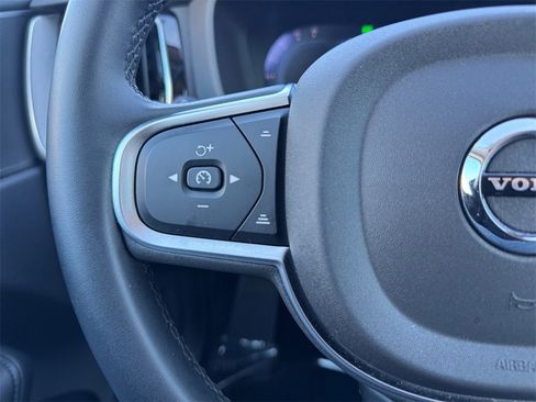 Certified 2025 Volvo XC60 B5 Core image 14