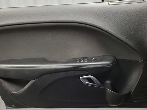 Used 2019 Dodge Challenger SXT image 21