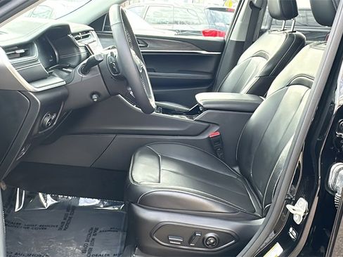 Used 2023 Jeep Grand Cherokee L Limited w/ Luxury Tech Group II image 14