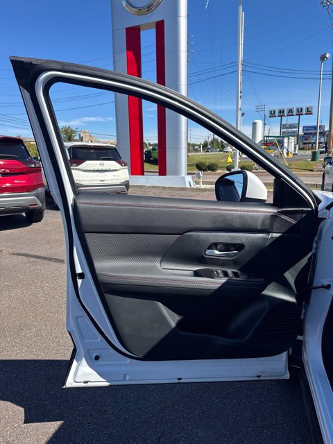 Certified 2025 Nissan Kicks SR AWD/4WD image 11