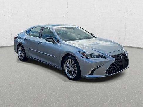Certified 2023 Lexus ES 300h w/ Luxury Package image 3