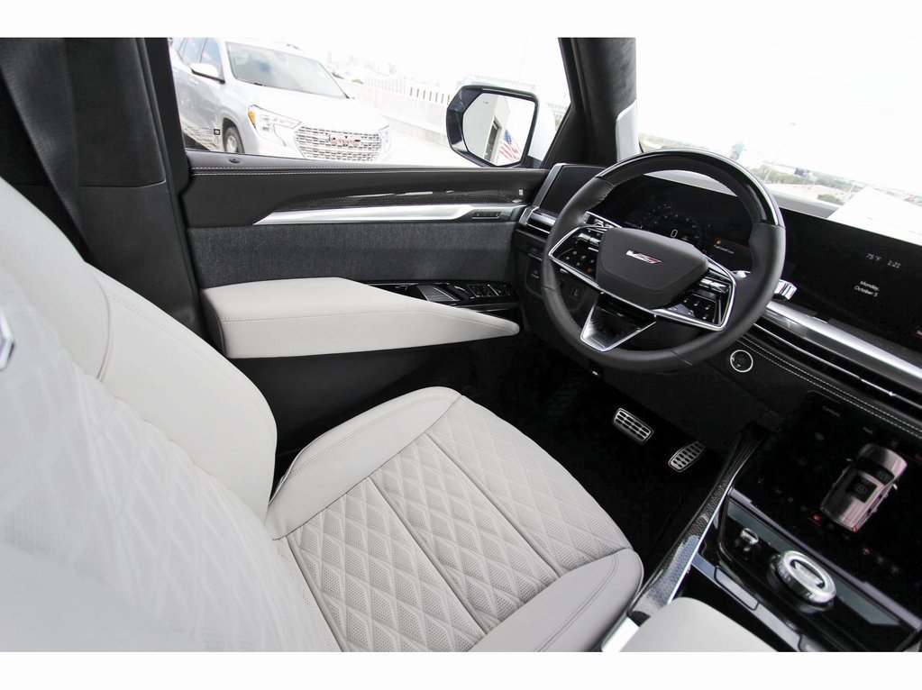 New 2026 Cadillac Escalade V w/ LPO, ONYX Package AWD/4WD image 8