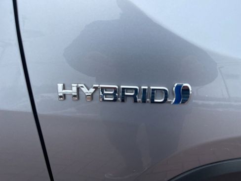 Used 2020 Toyota RAV4 LE image 7