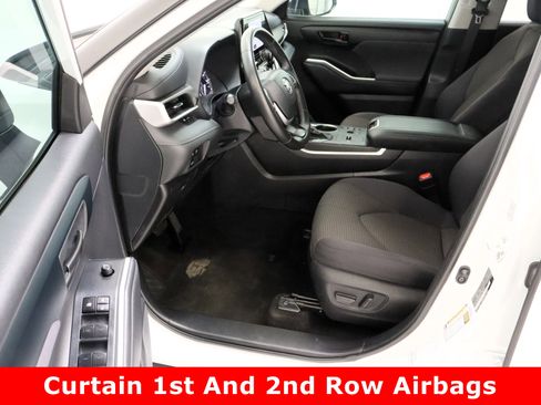 Used 2024 Toyota Highlander LE image 14