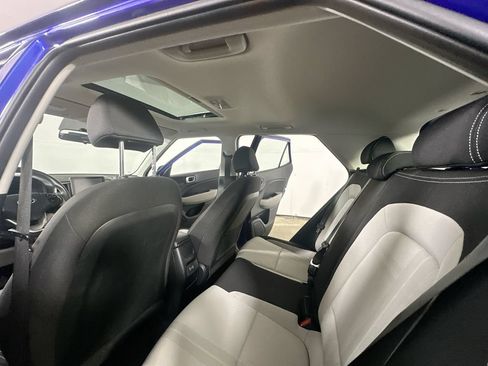Used 2025 Hyundai Venue SEL FWD image 13