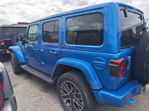 Used 2023 Jeep Wrangler Unlimited Sahara AWD/4WD image 7