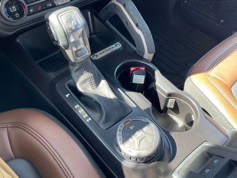 Used 2024 Ford Bronco Outer Banks AWD/4WD image 13