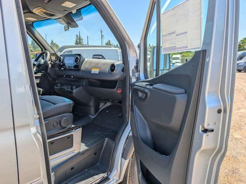New 2025 Mercedes-Benz Sprinter 2500 image 10