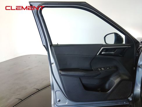 Used 2022 Mitsubishi Outlander SE image 27