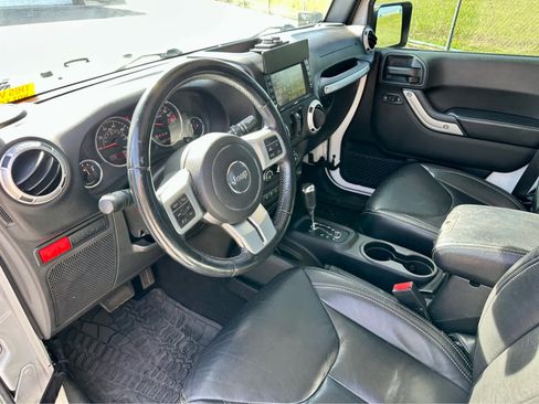 Used 2016 Jeep Wrangler Unlimited Rubicon image 11