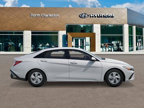 New 2026 Hyundai Elantra SE FWD image 7