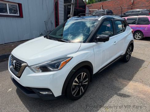Used 2019 Nissan Kicks SR w/ SR Premium Package FWD image 31