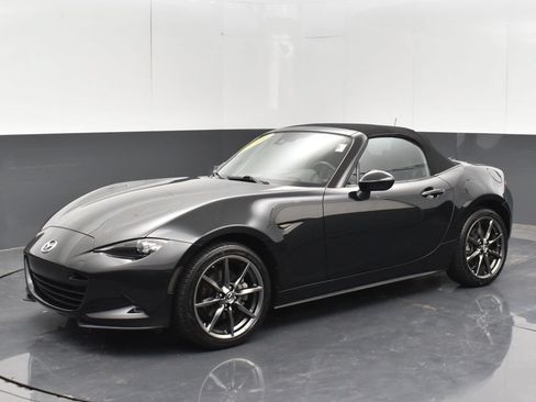 Used 2019 MAZDA MX-5 Miata Grand Touring RWD image 14