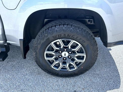 Certified 2025 Chevrolet Colorado Z71 w/ Z71 Convenience Package 2 AWD/4WD image 23