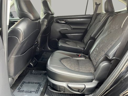 Used 2024 Toyota Highlander XLE image 15