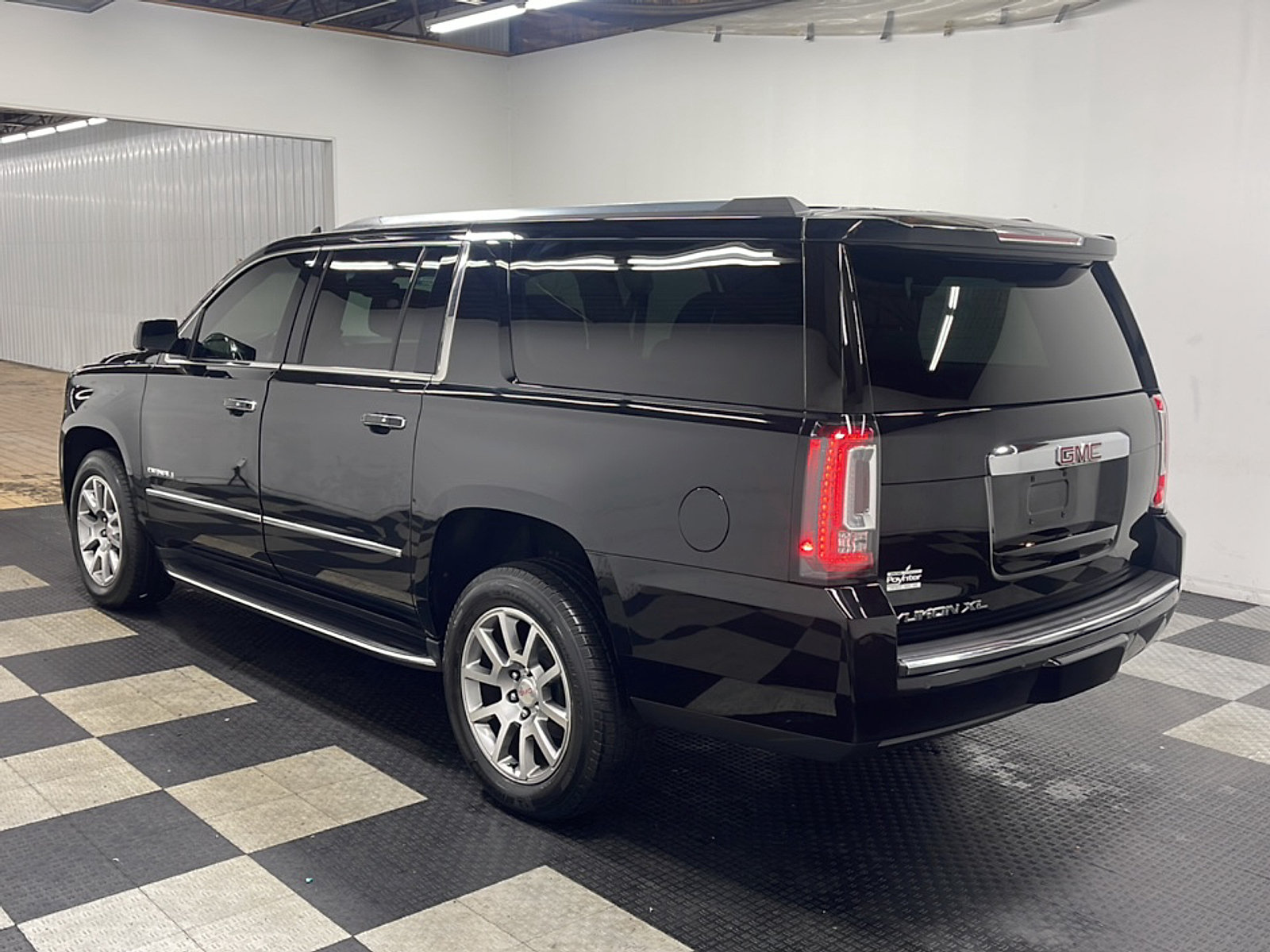 Used 2019 GMC Yukon XL Denali AWD/4WD image 16