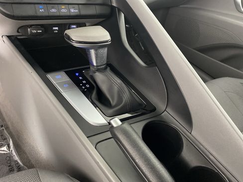Used 2021 Hyundai Elantra SE FWD image 28